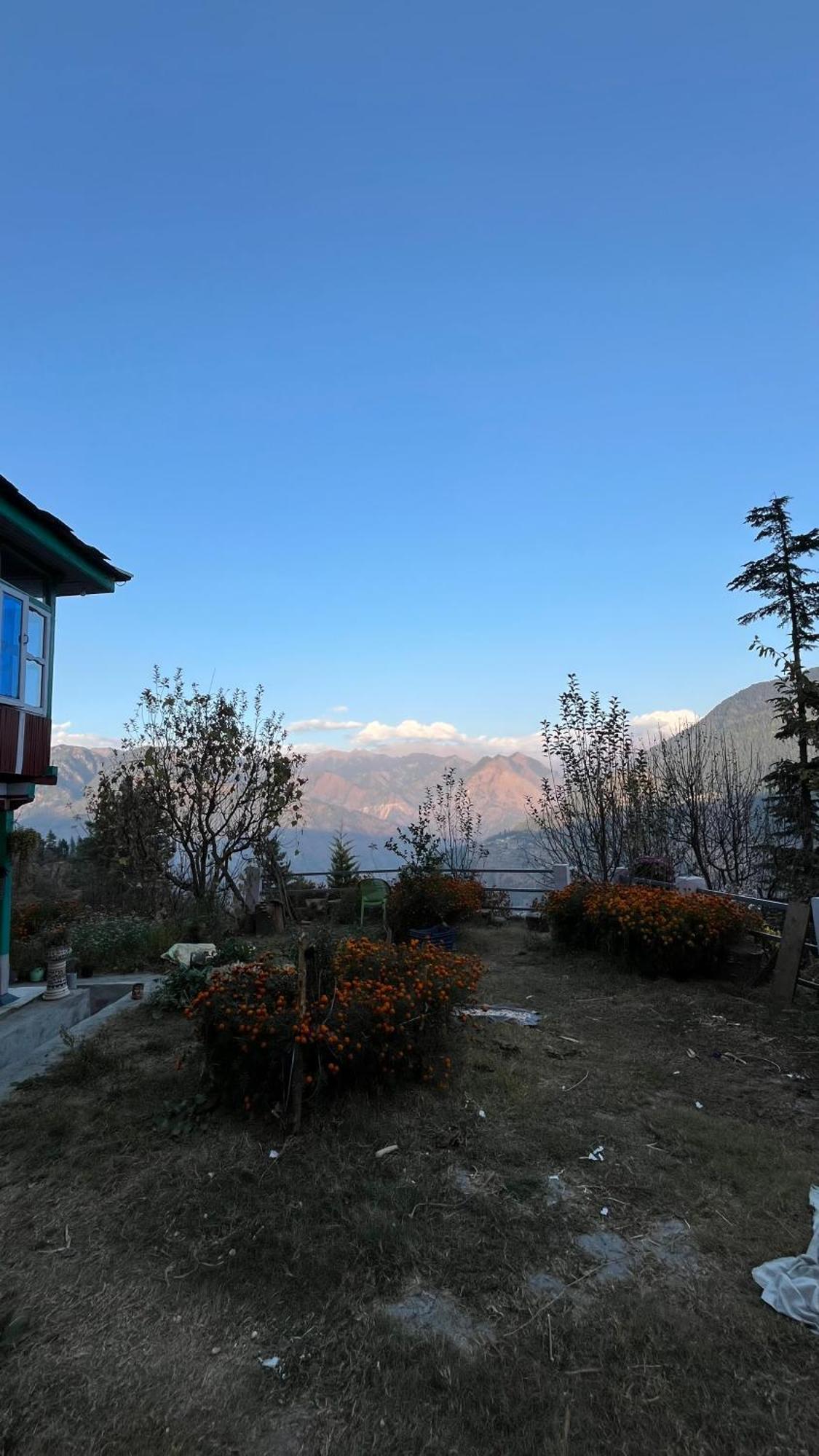Hotel Mountain Eyrie à Banjār Extérieur photo