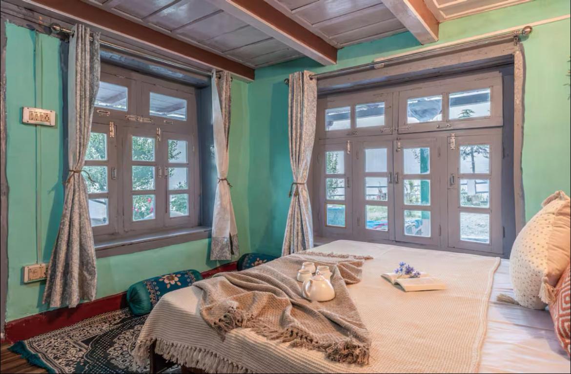 Hotel Mountain Eyrie à Banjār Extérieur photo